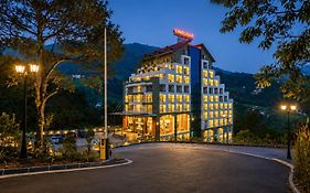 Golden Munnar Palace By Hawk Hospitality
